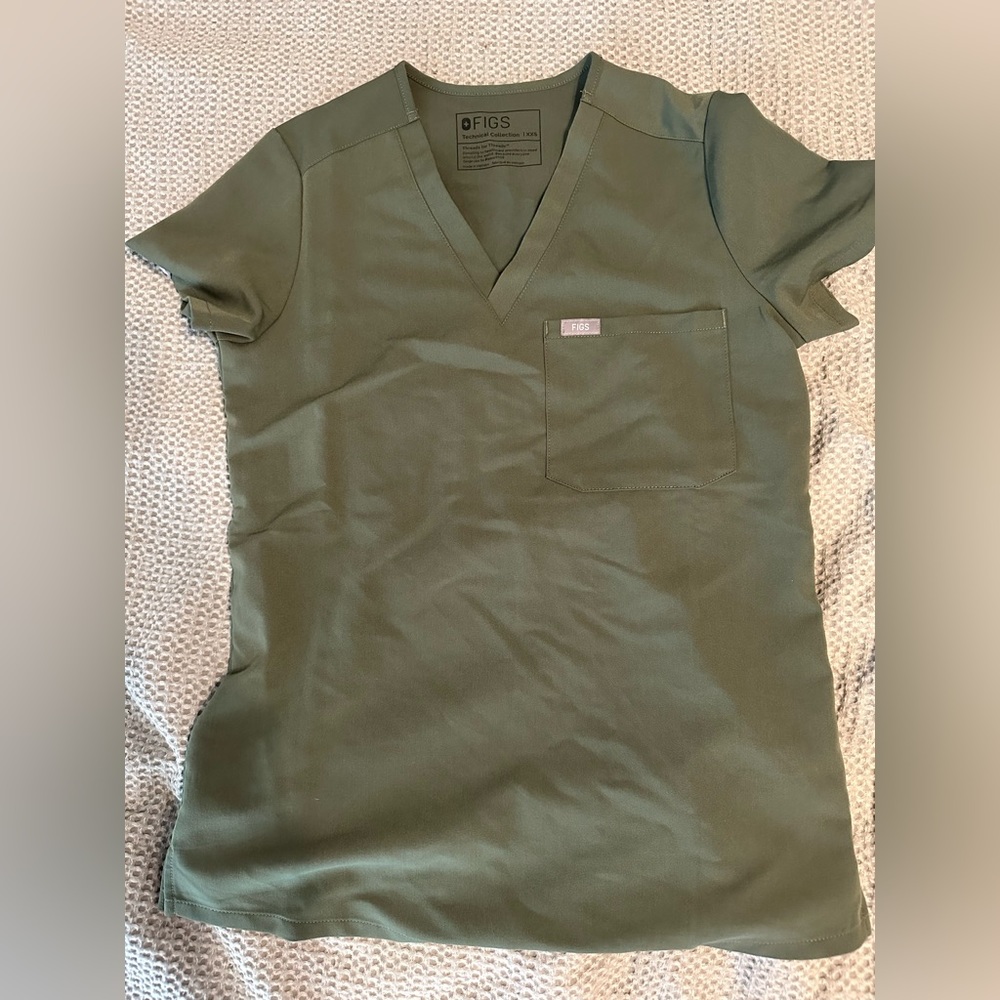 Figs Catarina scrub top in moss green